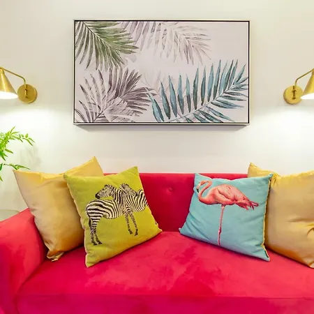Dom wakacyjny Old Town House With Floor Heating & Lush Private Garden