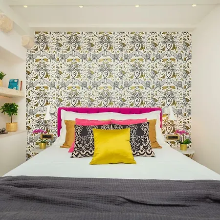 Old Town House With Floor Heating & Lush Private Garden 펜션 *