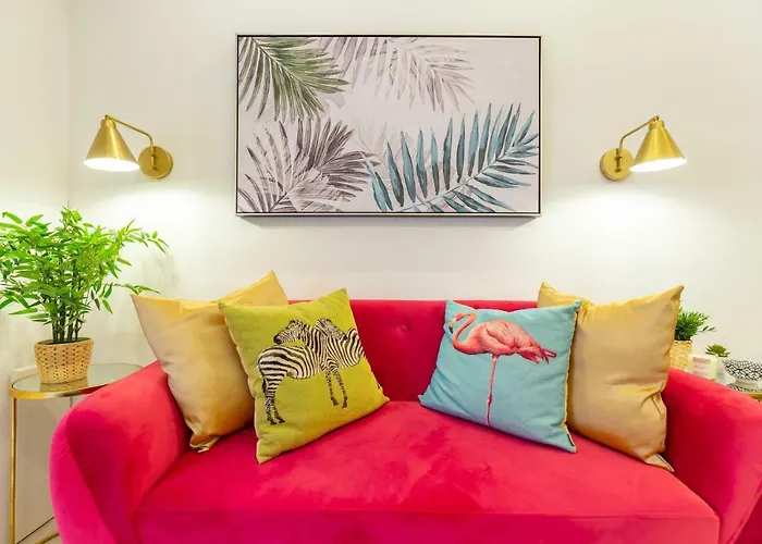 Dom wakacyjny Old Town House With Floor Heating & Lush Private Garden
