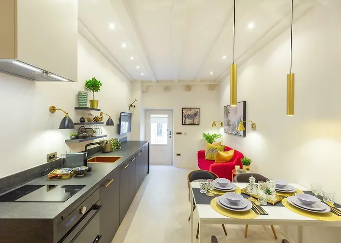 Old Town House With Floor Heating & Lush Private Garden