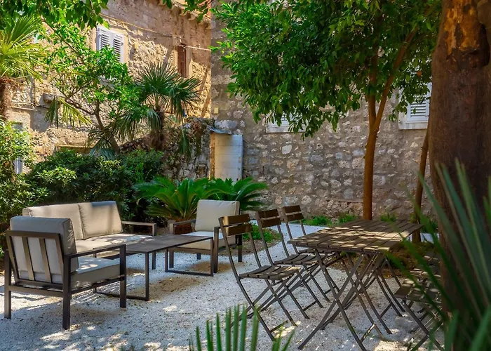 Old Town House With Floor Heating & Lush Private Garden * Dubrownik