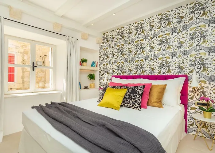 Old Town House With Floor Heating & Lush Private Garden Dubrownik