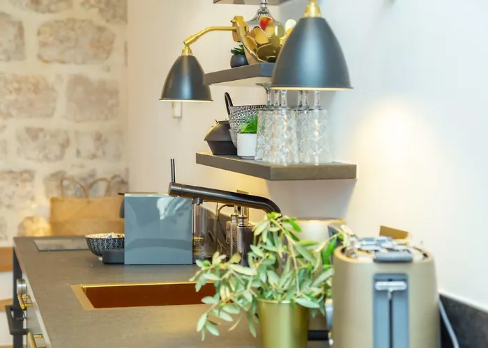 Old Town House With Floor Heating & Lush Private Garden Dubrownik
