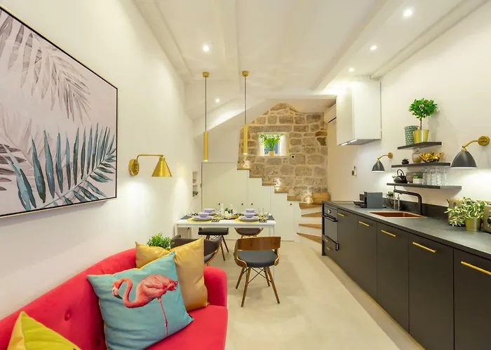 Old Town House With Floor Heating & Lush Private Garden Dom wakacyjny Dubrownik