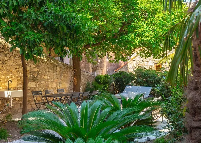 Old Town House With Floor Heating & Lush Private Garden