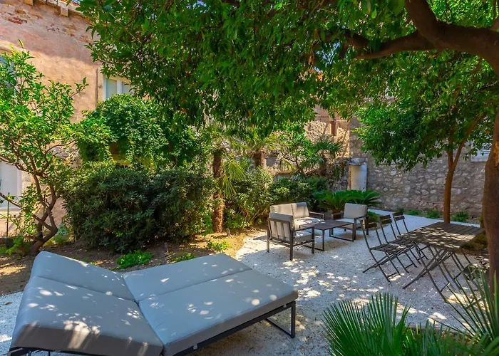 Old Town House With Floor Heating & Lush Private Garden *