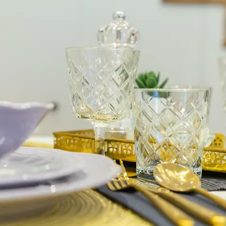 Old Town House With Floor Heating & Lush Private Garden Feriehus