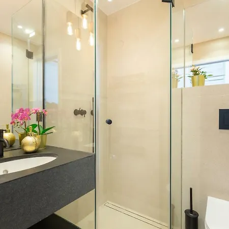 Old Town House With Floor Heating & Lush Private Garden Feriehus *