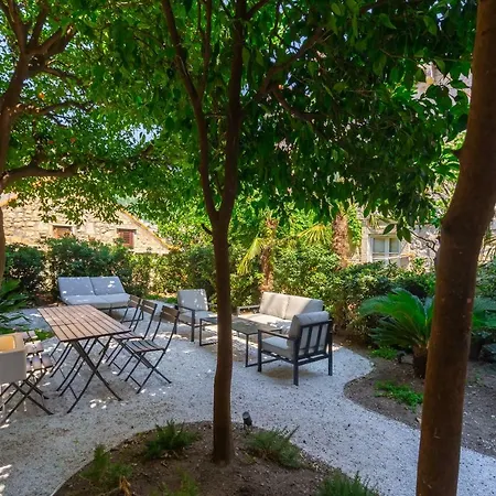 Feriehus Old Town House With Floor Heating & Lush Private Garden