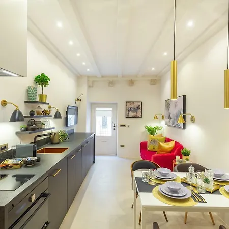 Old Town House With Floor Heating & Lush Private Garden