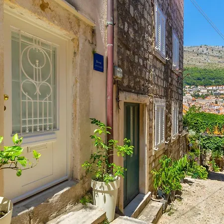 Old Town House With Floor Heating & Lush Private Garden Сasa de vacaciones