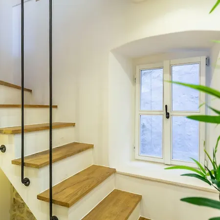 Old Town House With Floor Heating & Lush Private Garden Vikendica