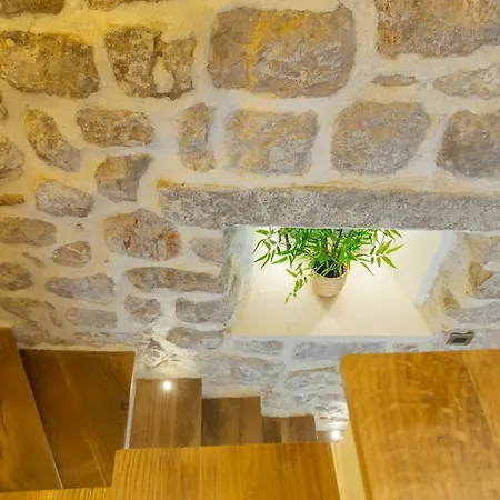 Prázdninový dům Old Town House With Floor Heating & Lush Private Garden Dubrovník