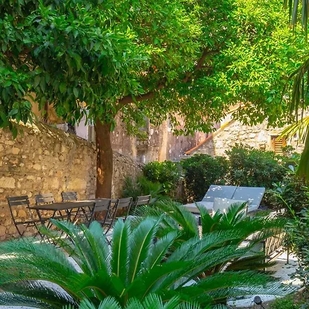 Old Town House With Floor Heating & Lush Private Garden