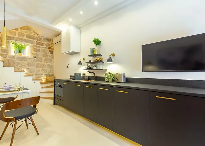 Old Town House With Floor Heating & Lush Private Garden Ferienhaus *