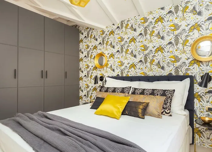 Ferienhaus Old Town House With Floor Heating & Lush Private Garden *