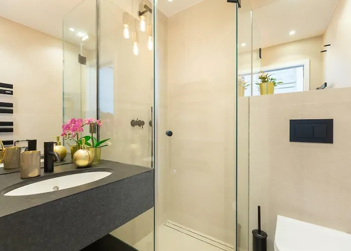 Old Town House With Floor Heating & Lush Private Garden Ferienhaus *